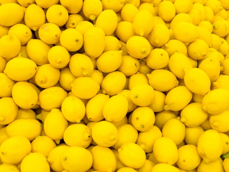 Colorful,Display,Of,Lemons,In,Market